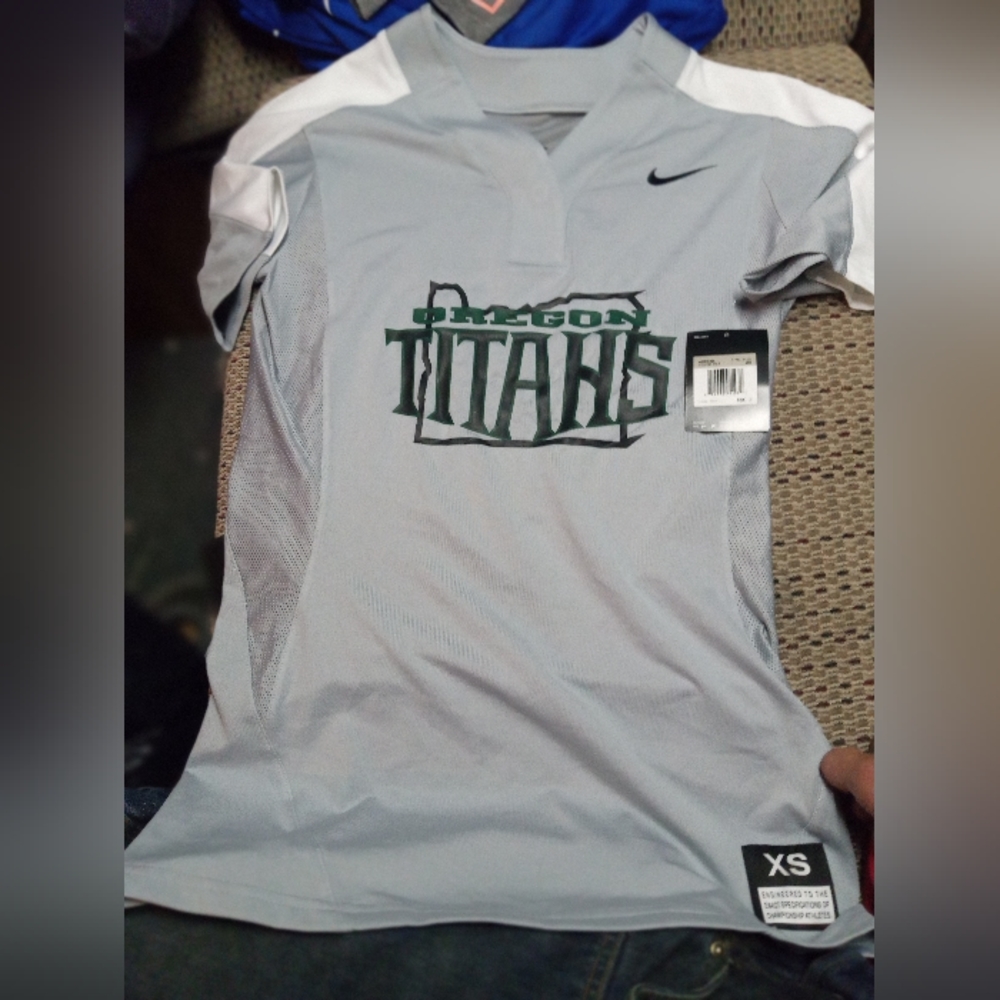 Oregon Titans Jersey*** Nike size SM***